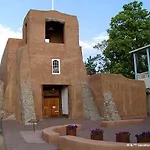 Old Santa Fe Charm Main House One-Bedroom Holiday Home