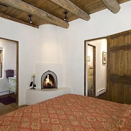 Old Charm Main House One-bedroom Holiday *