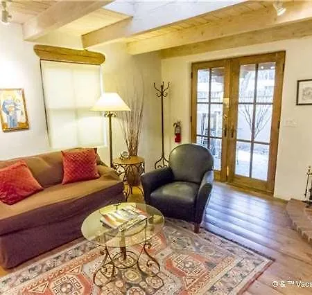 Old Charm Main House One-bedroom Holiday *